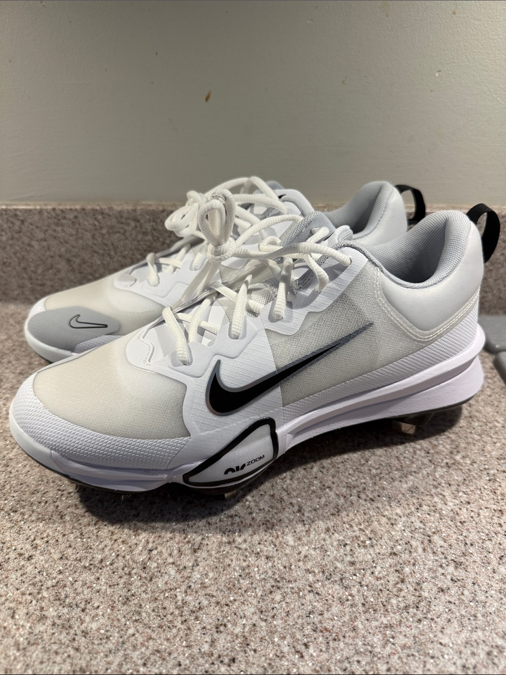 NWOB Men’s Nike Force Zoom Trout 9 Pro - Size 10.5, White/Black, metal cleats.